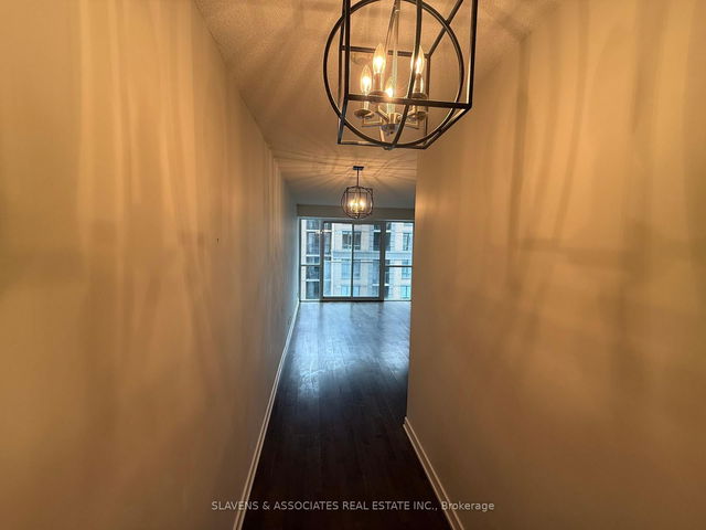 1407 - 126 Simcoe Street