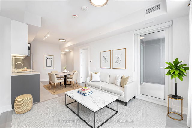 406 - 664 Spadina Avenue