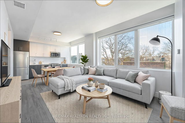 305 - 664 Spadina Avenue