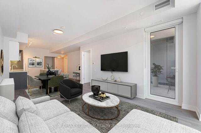 313 - 664 Spadina Avenue