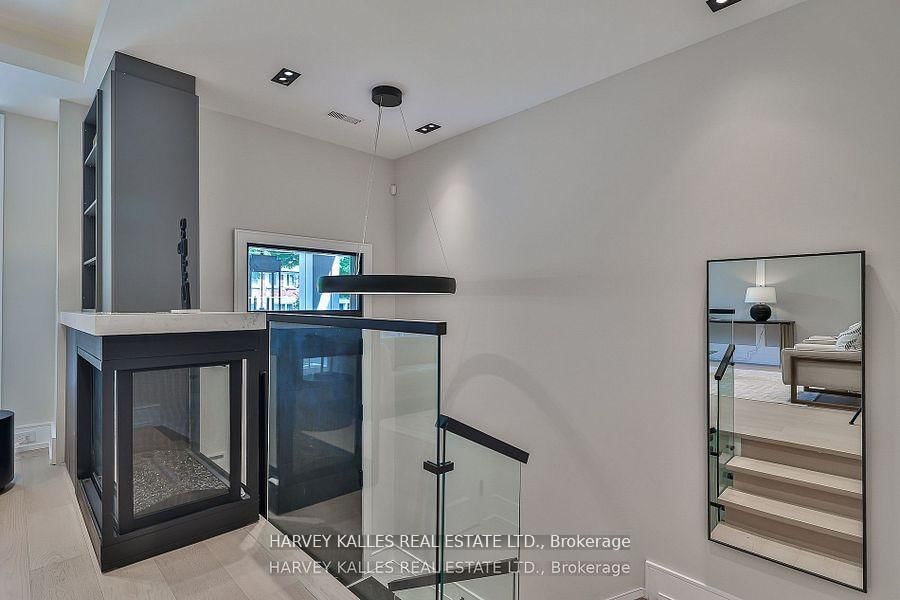 Detached House for sale at 105 Donlea Drive, Toronto, Leaside, M4G 2M6 - MLS: C12138006