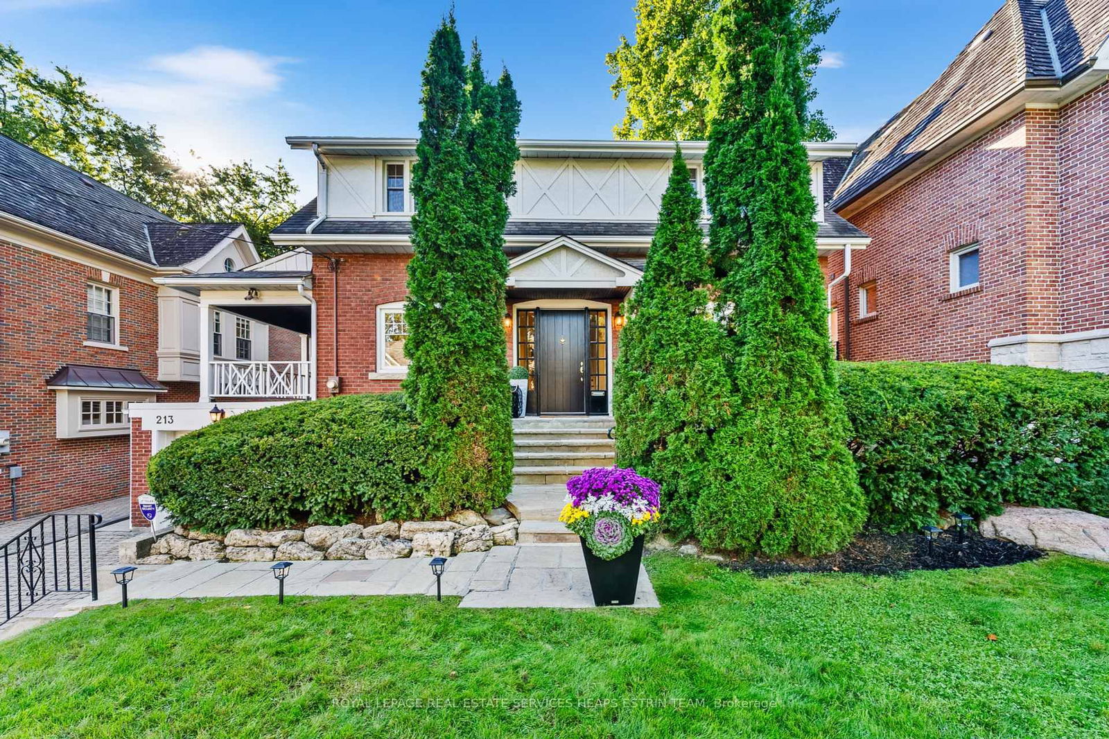 Detached House for sale at 213 St Leonards Avenue, Toronto, Bridle Path-Sunnybrook-York Mills, M4N 1K8 - MLS: C12138244