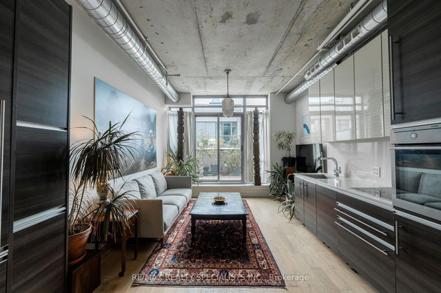 PH 705 - 8 Gladstone Avenue