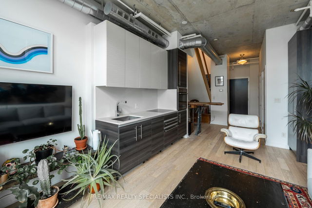 PH 705 - 8 Gladstone Avenue