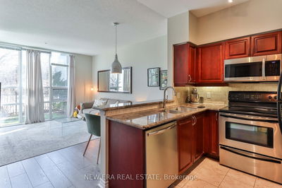 Unit 108 — 3830 Bathurst St, Toronto - Clanton Park image-0-4