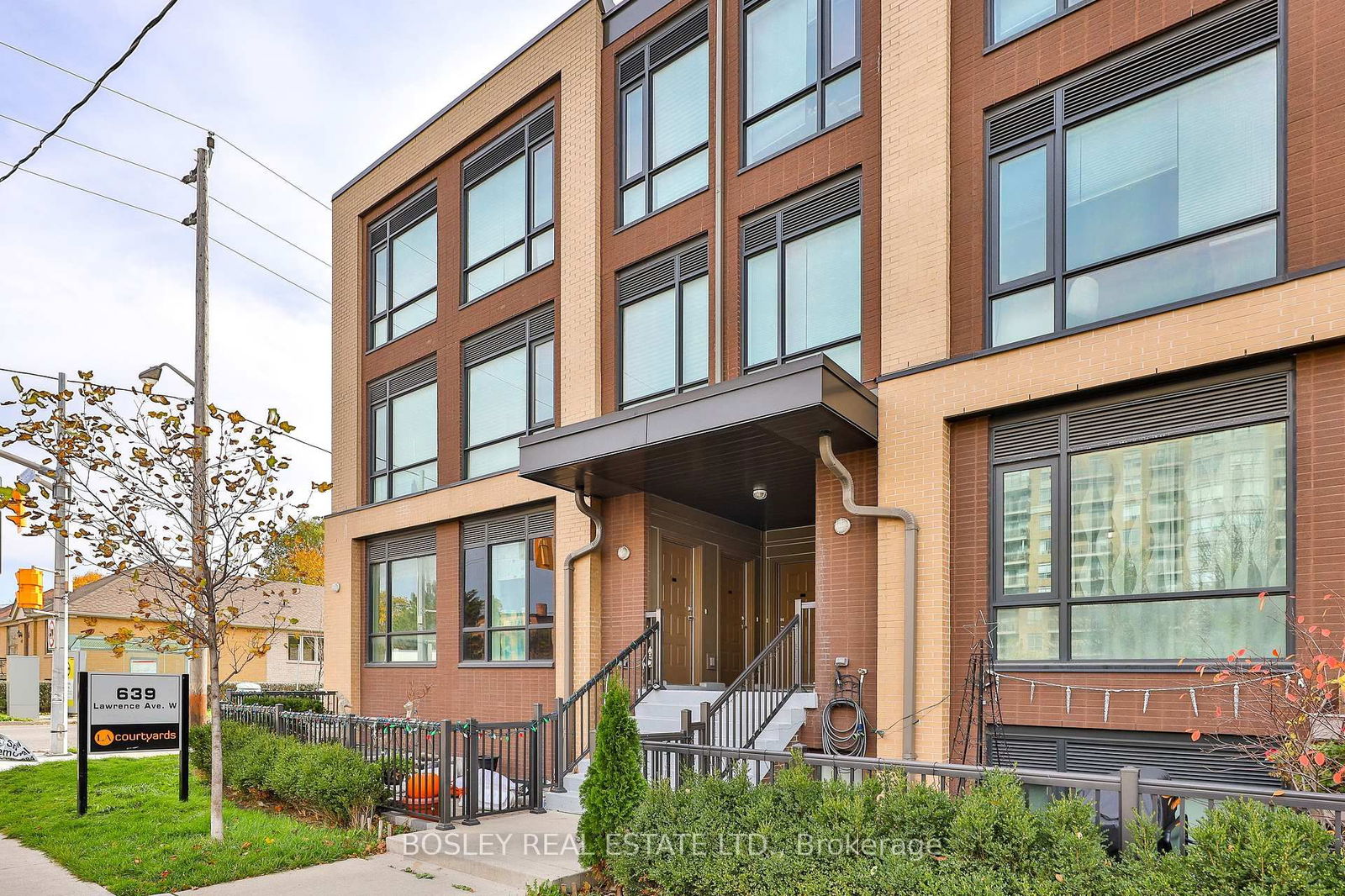 Townhouse for lease at 302-639 Lawrence Avenue, Toronto, Englemount-Lawrence, M6A 1A9 - MLS: C12138450