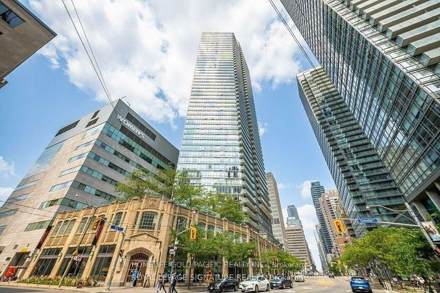 1709 - 832 Bay Street