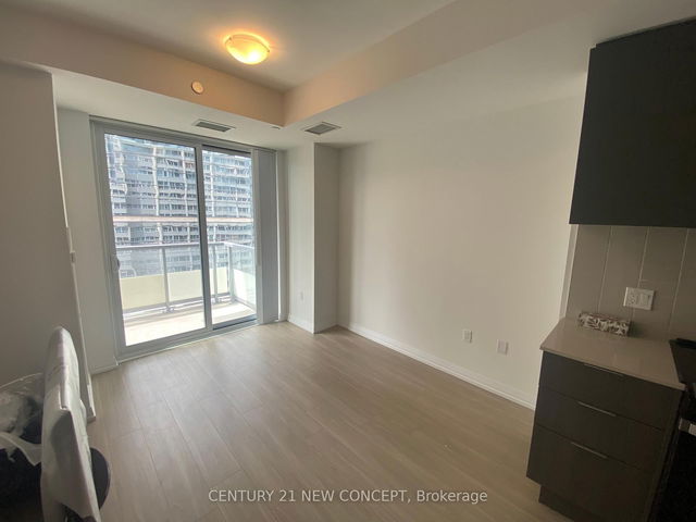 802 - 25 Holly Street