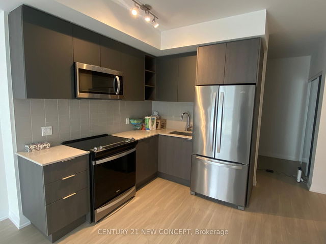 802 - 25 Holly Street