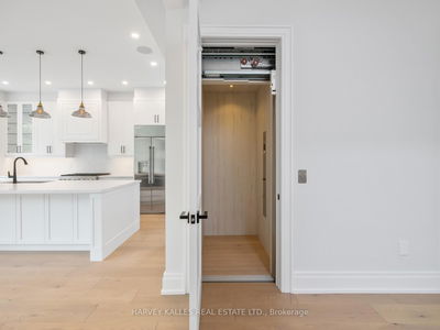 5 Graymar Ave, Toronto - Clanton Park image-0-4