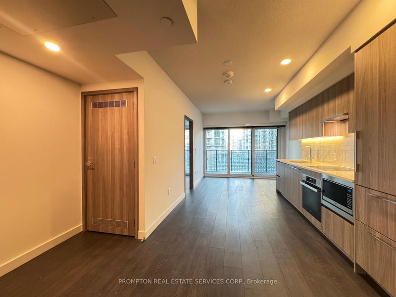 Unit 318 — 1 Concord Cityplace Way, Toronto - Waterfront Communities C1 image-0-0