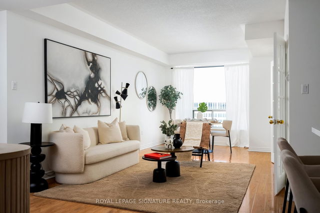 PH4 - 889 Bay Street
