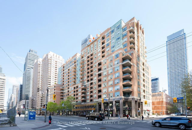PH4 - 889 Bay Street