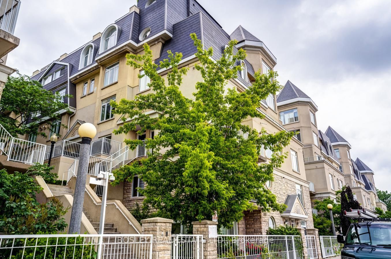 Townhouse for lease at 589-36 Stadium Road, Toronto, Niagara, M5V 3P4 - MLS: C12139018