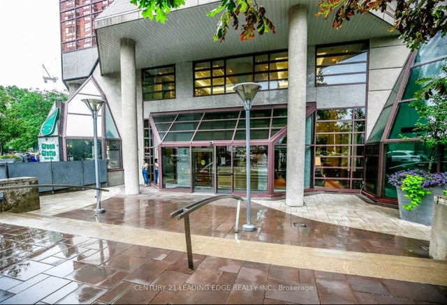 1308 - 1001 Bay Street