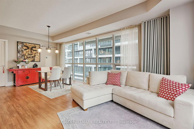 607 - 25 Broadway Avenue