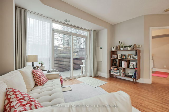 607 - 25 Broadway Avenue