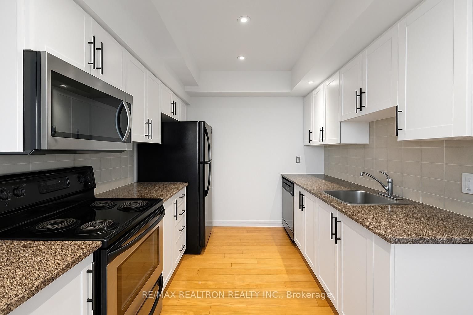 Condo for lease at 1535-250 Wellington Street, Toronto, Waterfront Communities C1, M5V 3P6 - MLS: C12139661