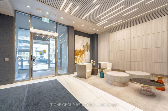 910 - 75 Canterbury Place