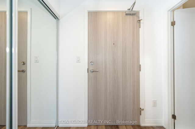 910 - 75 Canterbury Place