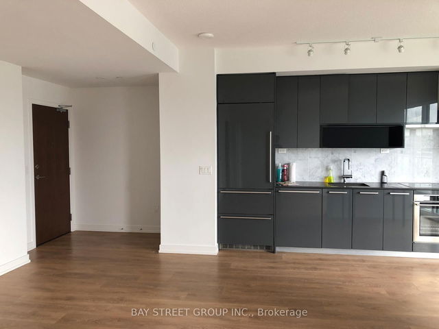 606 - 117 Mcmahon Drive