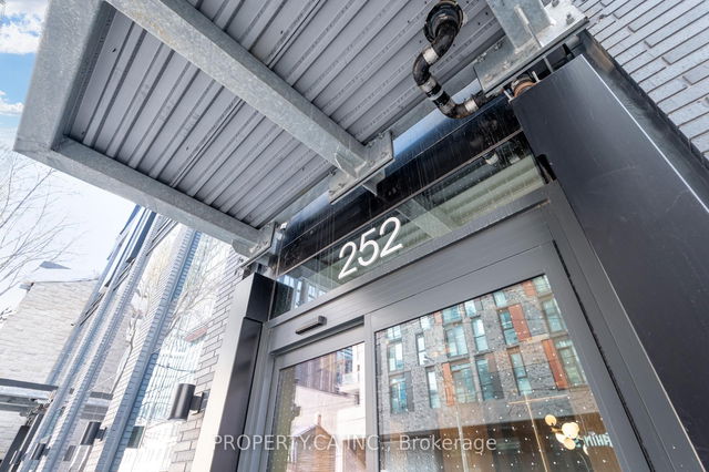3912 - 252 Church Street