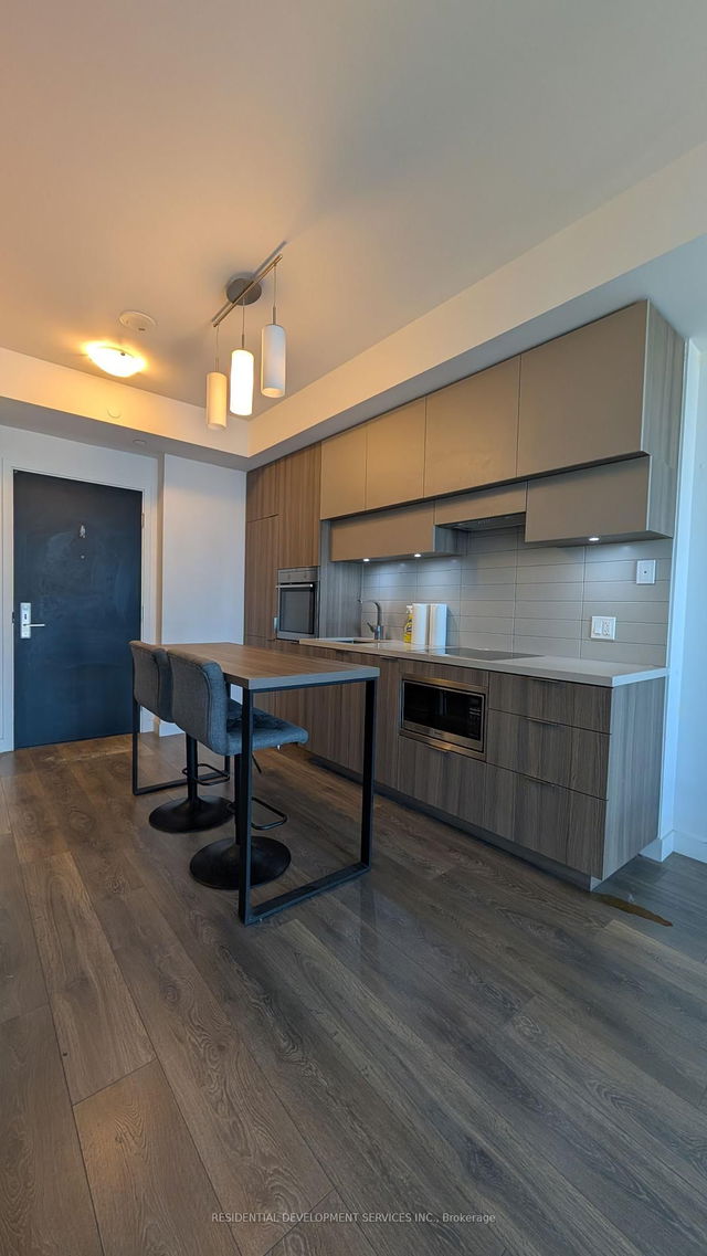 3410 - 8 Eglinton Avenue