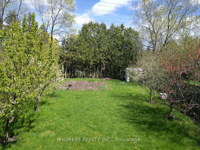 137 Pineway Boulevard