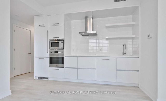 1802 - 2221 Yonge Street