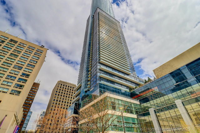 2513 - 386 Yonge Street