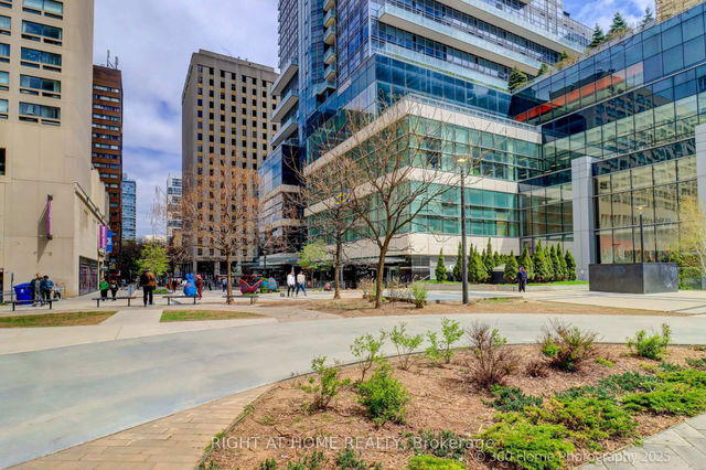 2513 - 386 Yonge Street