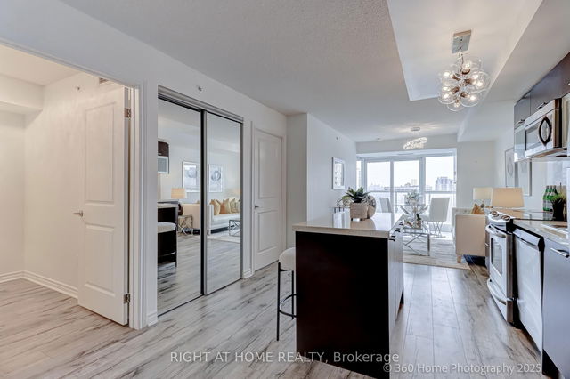 2513 - 386 Yonge Street