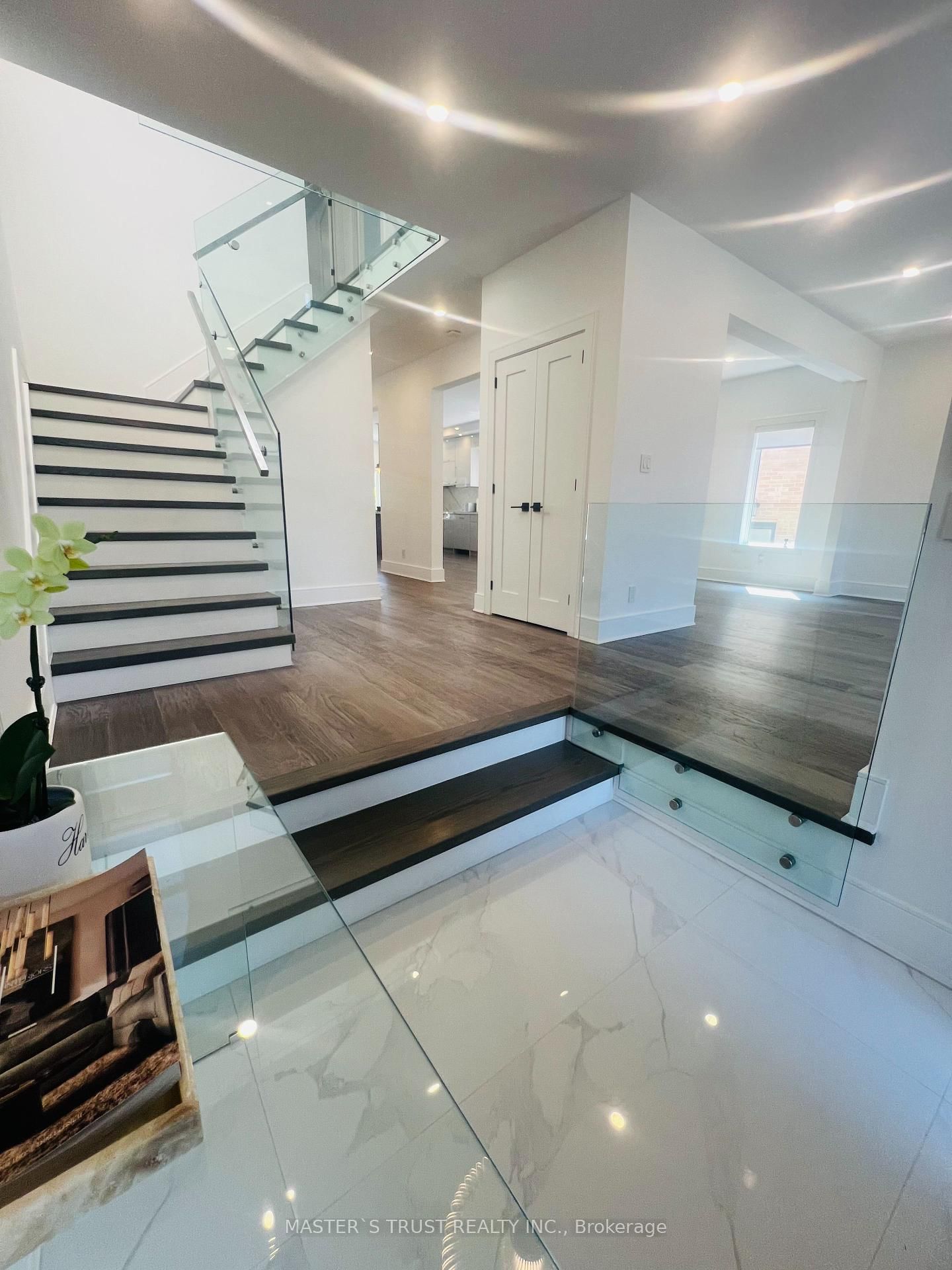 Detached House for sale at 515 Melrose Avenue, Toronto, Bedford Park-Nortown, M5M 2A1 - MLS: C12140085