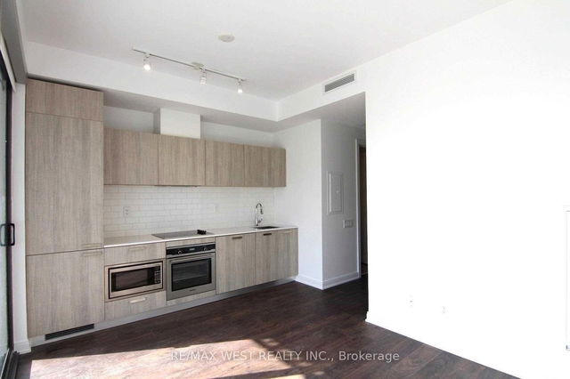 2913 - 50 Charles Street