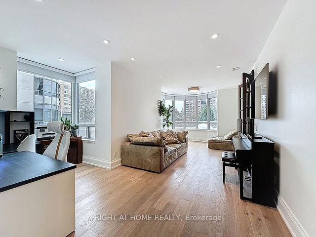 316 - 5 Northtown Way