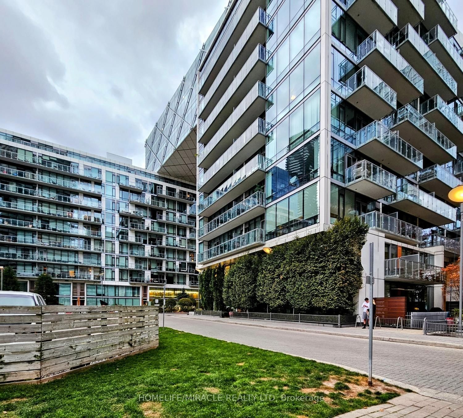 Condo for lease at 532-39 Queens Quay, Toronto, Waterfront Communities C1, M5E 0A5 - MLS: C12140359