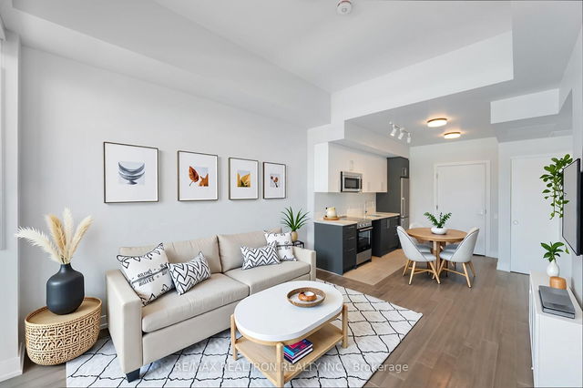 1105 - 664 Spadina Avenue