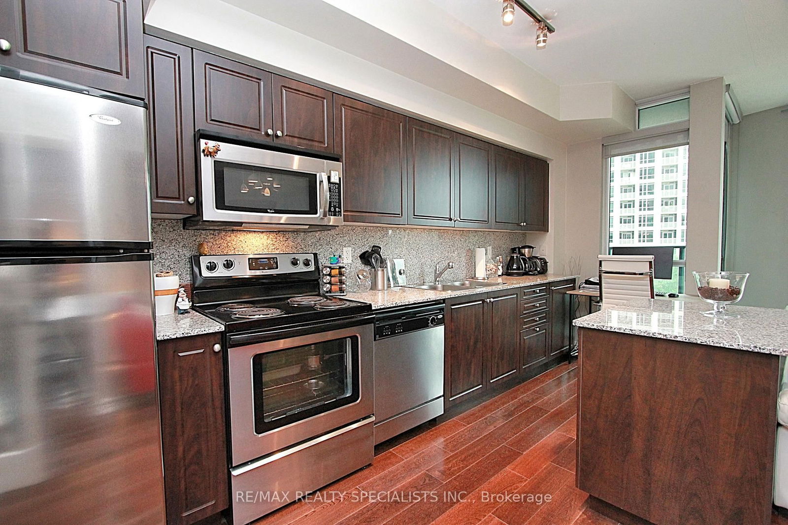 Condo for lease at 303-215 Fort York Boulevard, Toronto, Niagara, M5V 4A2 - MLS: C12140688