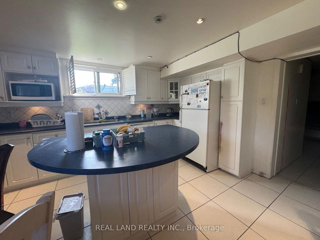 bsmt - 168 Searle Avenue