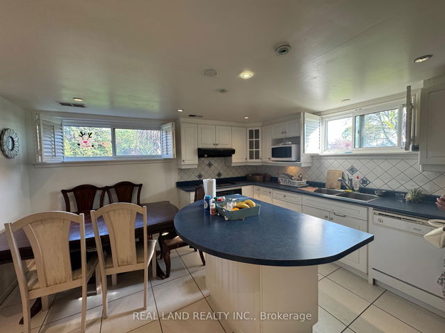 bsmt - 168 Searle Avenue