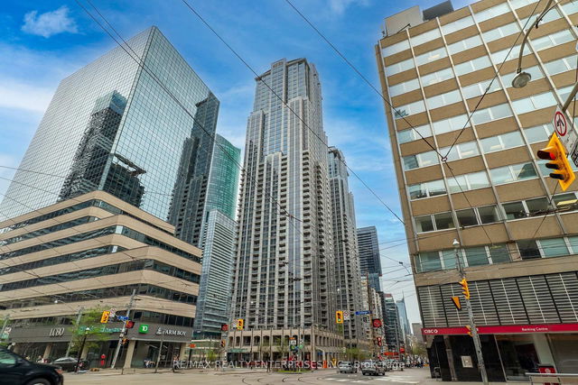 404 - 763 Bay Street
