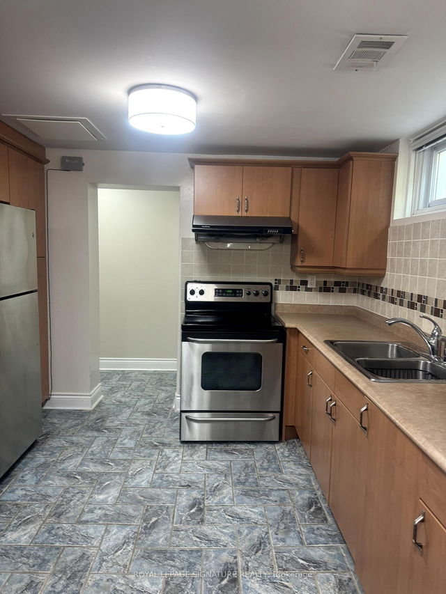 Bsmt - 31 Whitelock Crescent