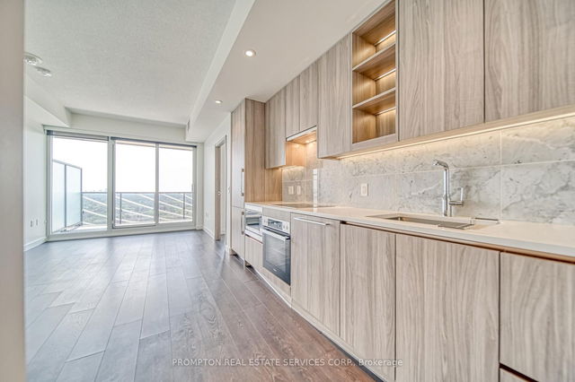 905 - 95 Mcmahon Drive