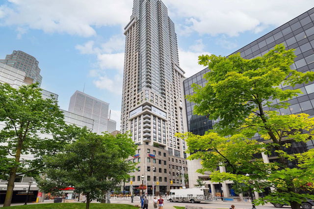 809 - 88 Scott Street