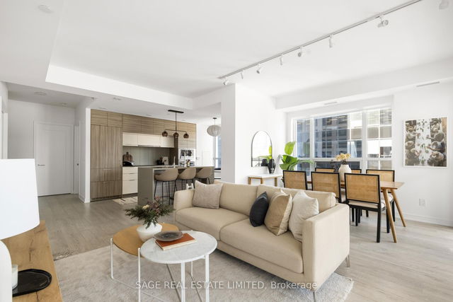 809 - 88 Scott Street
