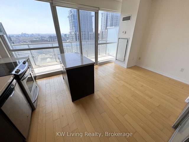 3614 - 386 Yonge Street