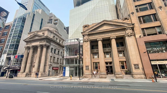 4902 - 197 YONGE Street