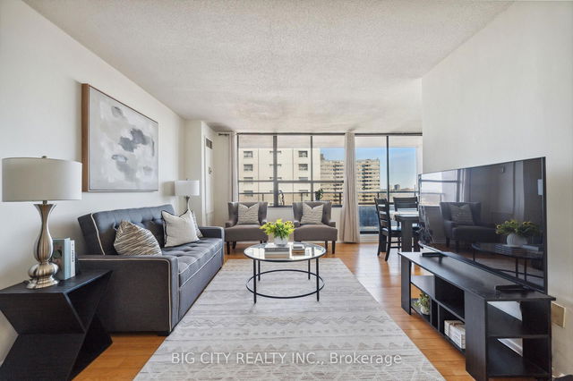 901 - 2721 Victoria Park Avenue
