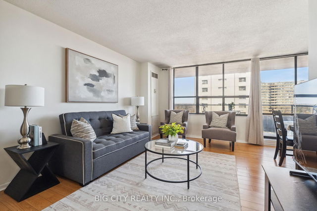 901 - 2721 Victoria Park Avenue