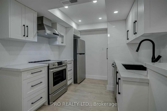 1002 - 1001 Bay Street